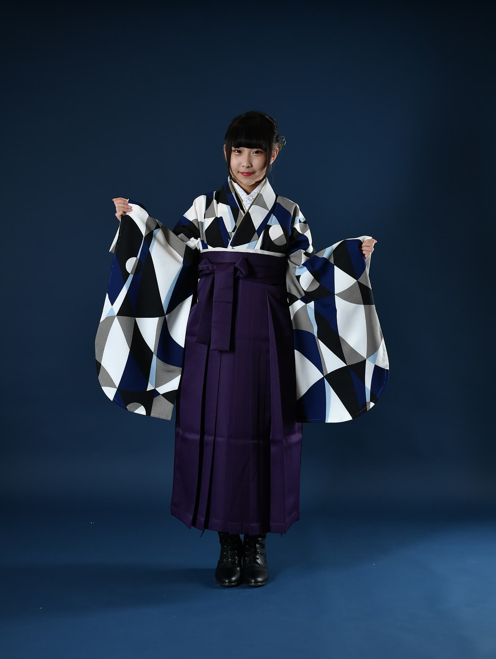 紫の卒業式の女袴